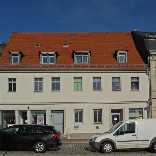 Wohnhaus mit Läden in geschlossener Bebauung Markt 14