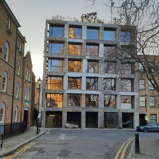 15 Clerkenwell Close