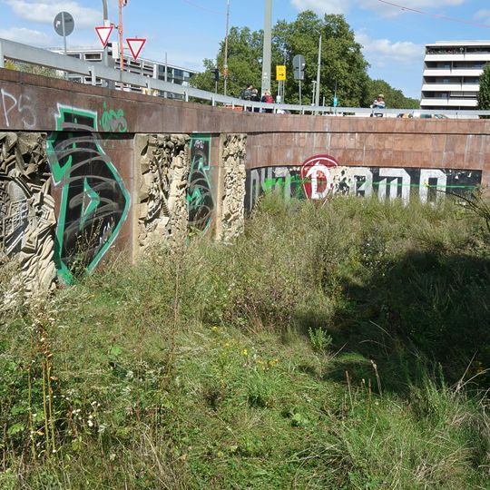 Reliefs zur Dresdner Stadtgeschichte