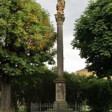 Sloup se sochou Panny Marie