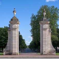 Porte des allées du parc