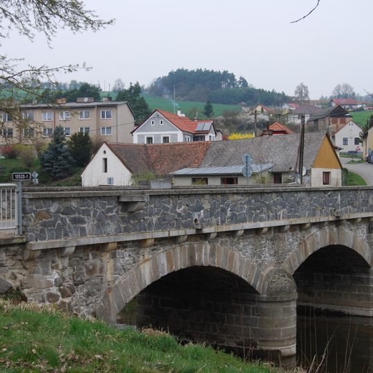 Stone bridge over the Mastník in Radíč