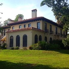 Building at 303 Saluda Avenue