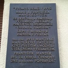 Pamětní deska Františka a Marie Mandíkových