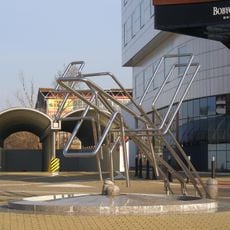 Plastika před vchodem do Bobycentra