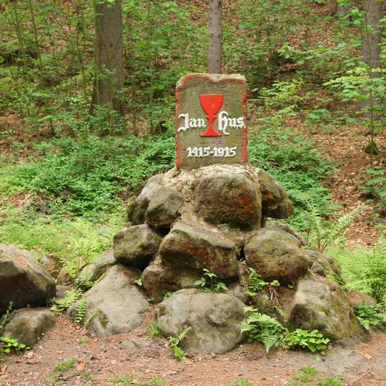 Pomník Jana Husa v lesoparku Debř ve Mšeně