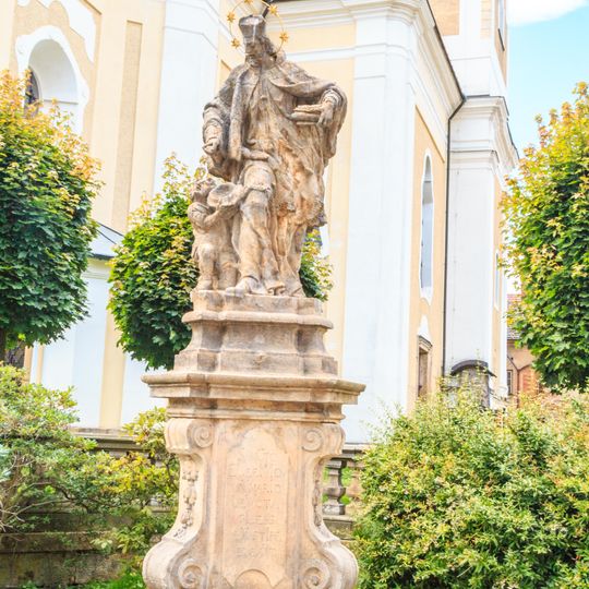 Socha svatého Jana Nepomuckého u kostela Narození Panny Marie v Hořicích