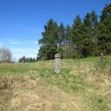 Kříž západně od Karlovců