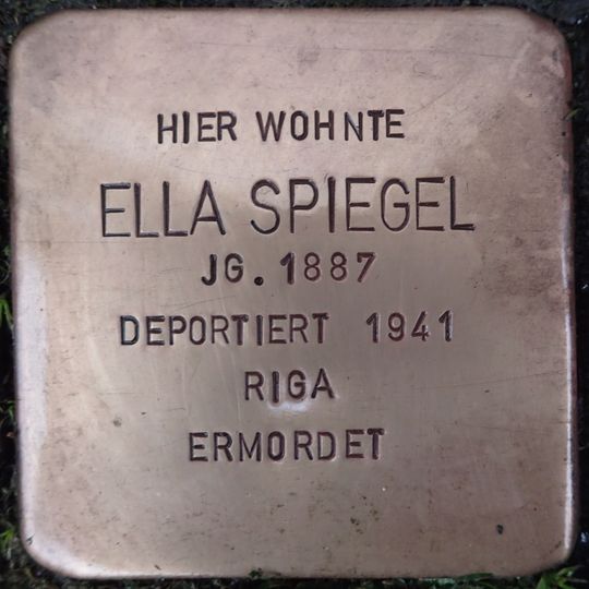 Stolperstein en memoria de Ella Spiegel