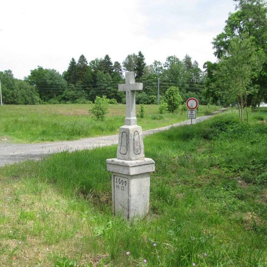 Kříž jižně od Chanovic u rozcestí