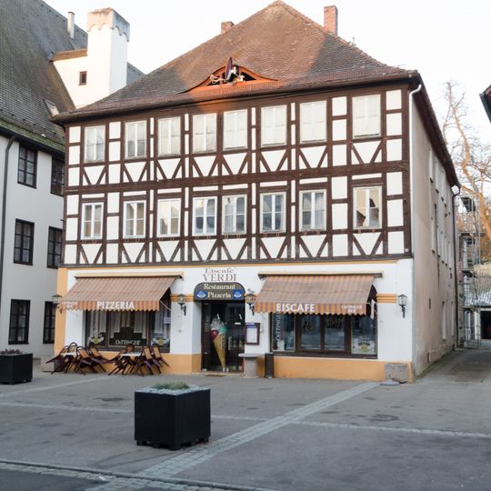 Wohn- und Geschäftshaus