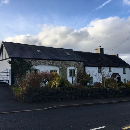 Watford Fach Farmhouse with adjoining former barn