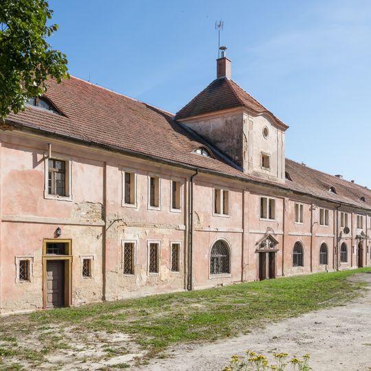 Western outbuilding in Henryków