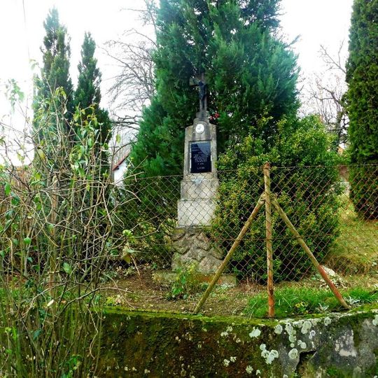 Kříž u č.p. 25 v Dunicích