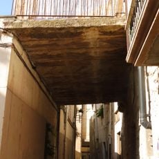 Pas cobert al carrer Lluís Folquet