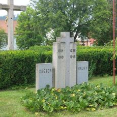 Pomník obětem válek u kostela svatého Bartoloměje ve Vyšším Brodě