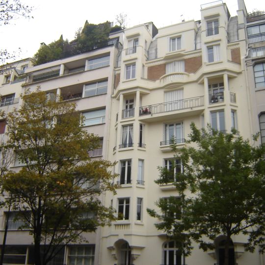 Immeuble au 25 avenue de Versailles