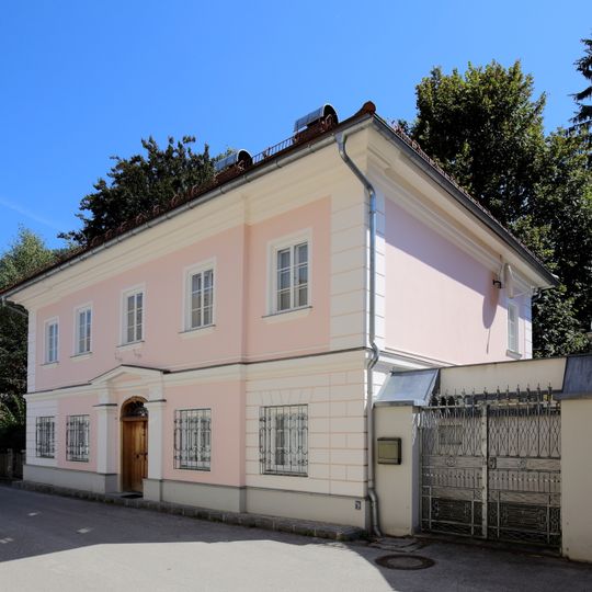 Ehem. Rothschild´sches Forstamtshaus mit Nebengebäude