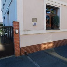 Pamětní deska Otakara Mrázka ve Vokovicích