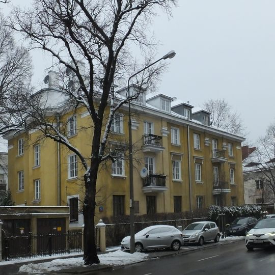 Dom przy ulicy Raszyńskiej 52