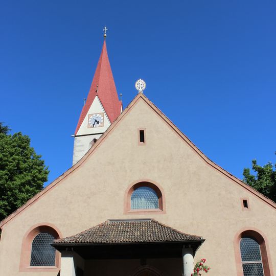 Heiligensäule am Eingangstor der Pfarrkirche St. Georg