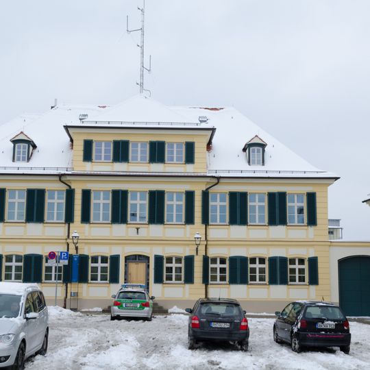 Karlsplatz 6; Karolinenstraße 19