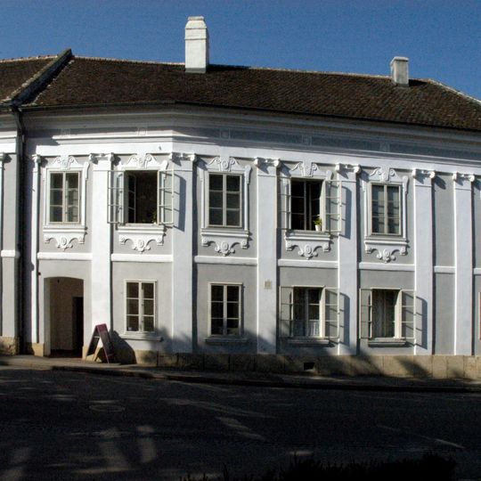 Wohnhaus, Ehem. Poststation, ehem. Gasthof Zum goldenen Kreuz