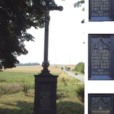 Kříž u silnice k části Pod Stráží ve Veverské Bítýšce