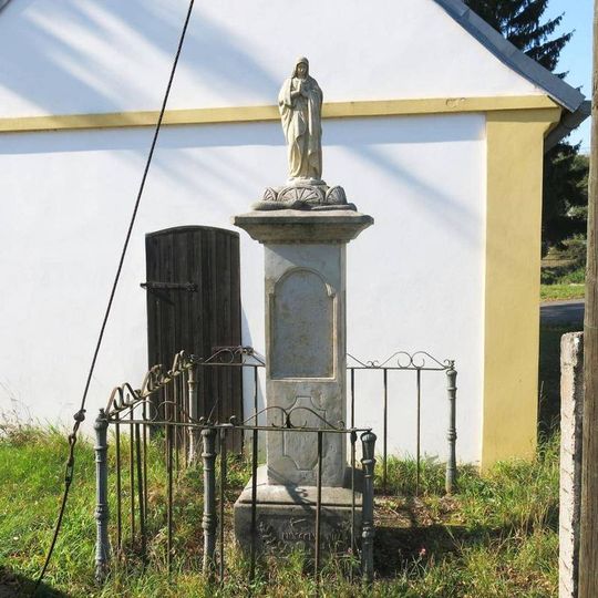 Socha Panny Marie u kaple ve Vědlicích