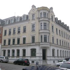 Mietshaus in geschlossener Bebauung, in Ecklage Friedrich-Naumann-Straße 2a