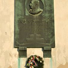 Kostol sv. Michala s areálom, tabuľa pamätná