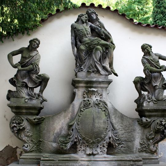 Socha Piety u nemocnice Milosrdných sester svatého Karla Boromejského