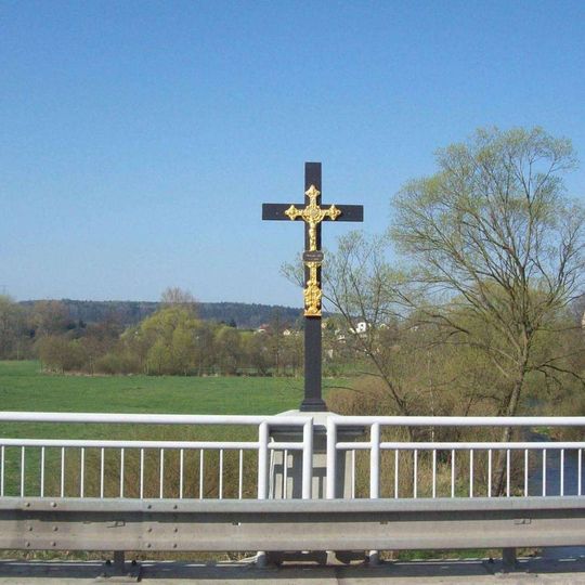 Kříž pod Nezvěsticemi na mostě přes Úslavu