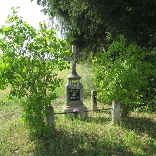 Kříž severně od Částkovic u lesa