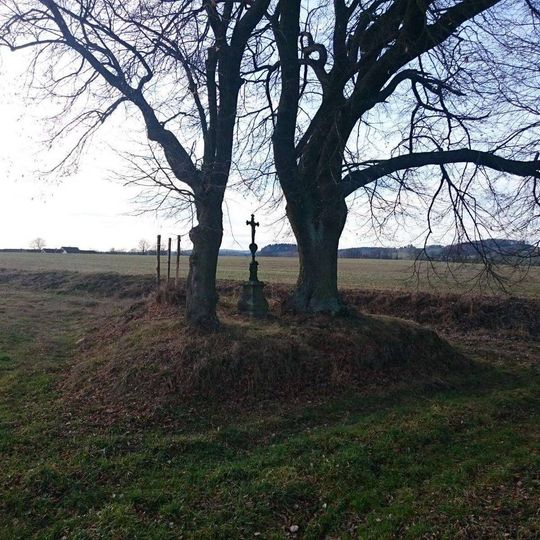 Kříž východně od Žďáru u rozcestí