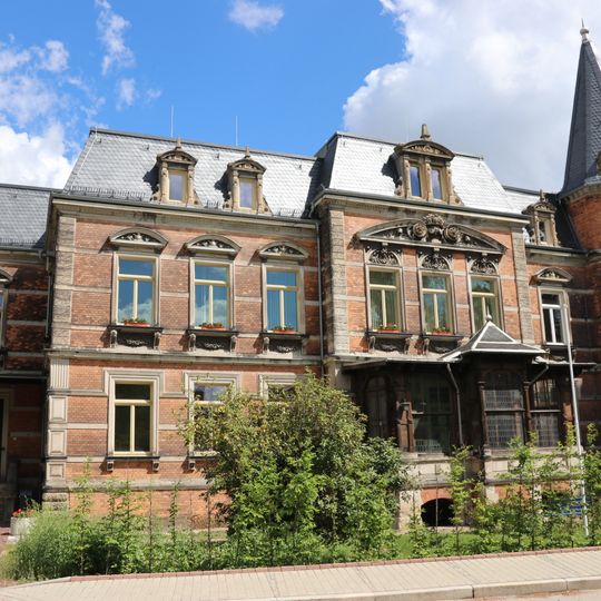 Villa mit Garten, Bahnhofstraße 4