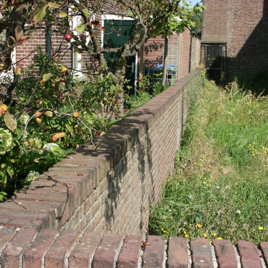 Onze Lieve Vrouw Tenhemelopneming: pastorie en muren