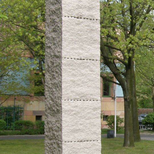 Stele für Mies