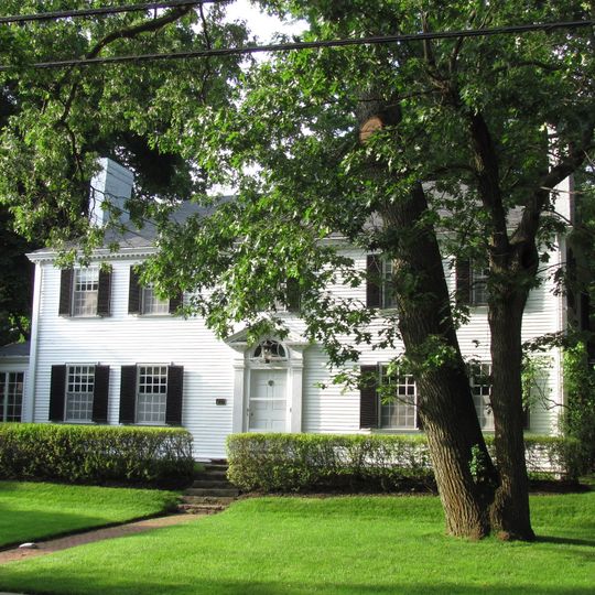 F. Lincoln Pierce Houses