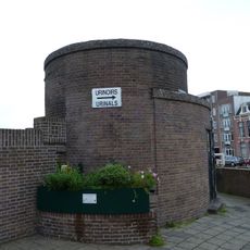 Complex de Grote Havenbrug: transformatorgebouw met urinoir