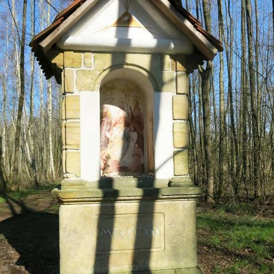 Kaplička u lesní cesty severozápadně od nádraží Brniště