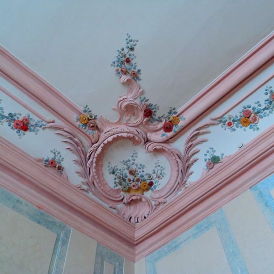 Griestu un sienu mākslinieciskā apdare