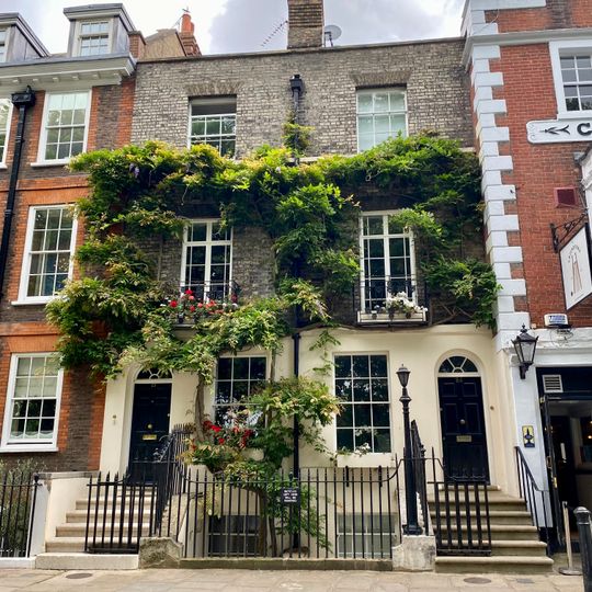 23 And 24, Richmond Green