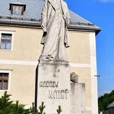 Pomník Andreja Kmeťa, podstavec