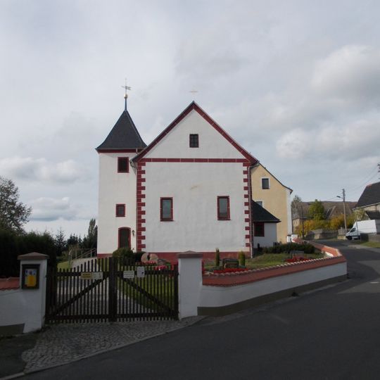 Kirche , Kirchhof mit Einfriedungsmauer und zwei Eingängen Alte Straße 3