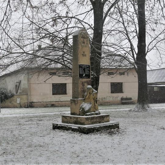 Pomník padlým v 1. světové válce na návsi v Hrubém Jeseníku