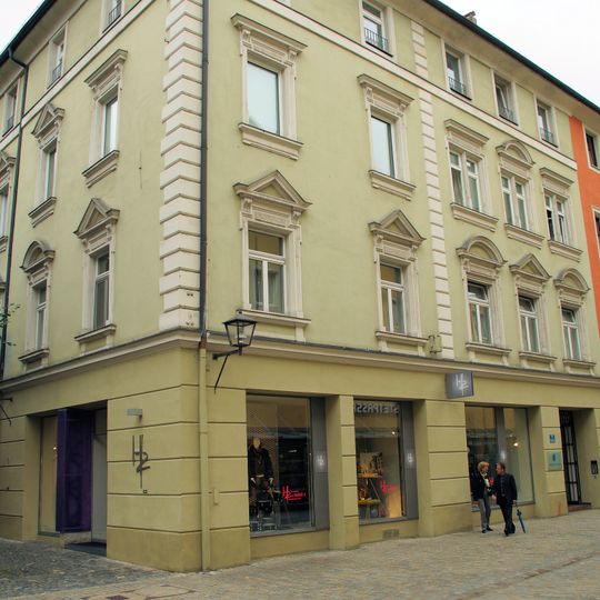 Wohn- und Geschäftshaus