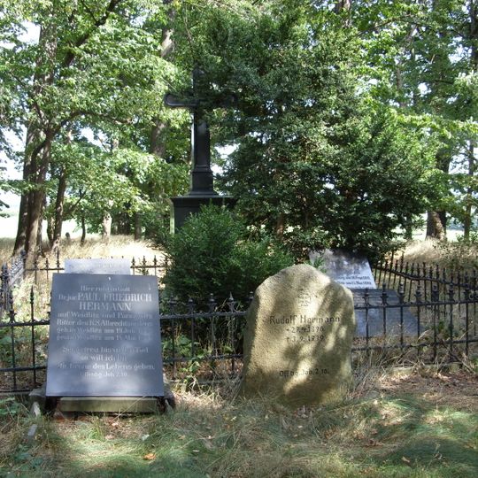 Grablege mit Einfriedung