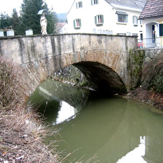 Straßenbrücke mit Figurenbildstock hl. Johannes Nepomuk