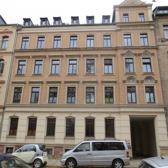 Mietshaus in geschlossener Bebauung Schloßplatz 5